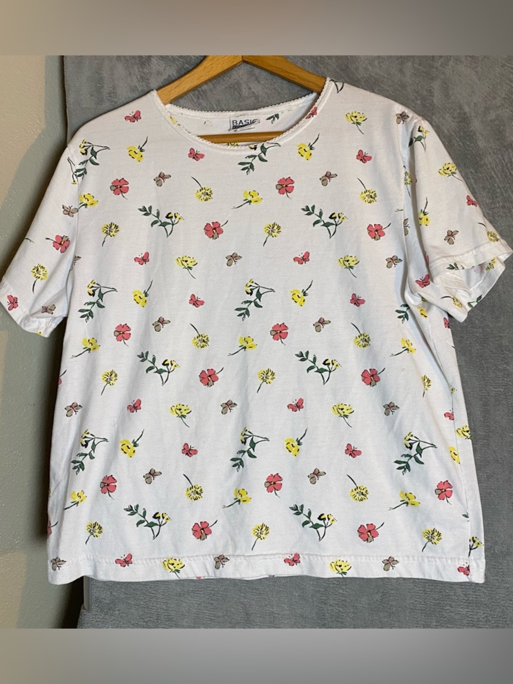 Basic Edition floral whimsical bloom core basic t shirt size Large